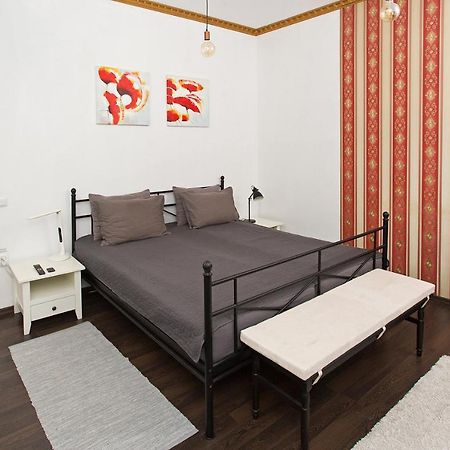 City Center Minimalist Apartment Oradea Exterior foto