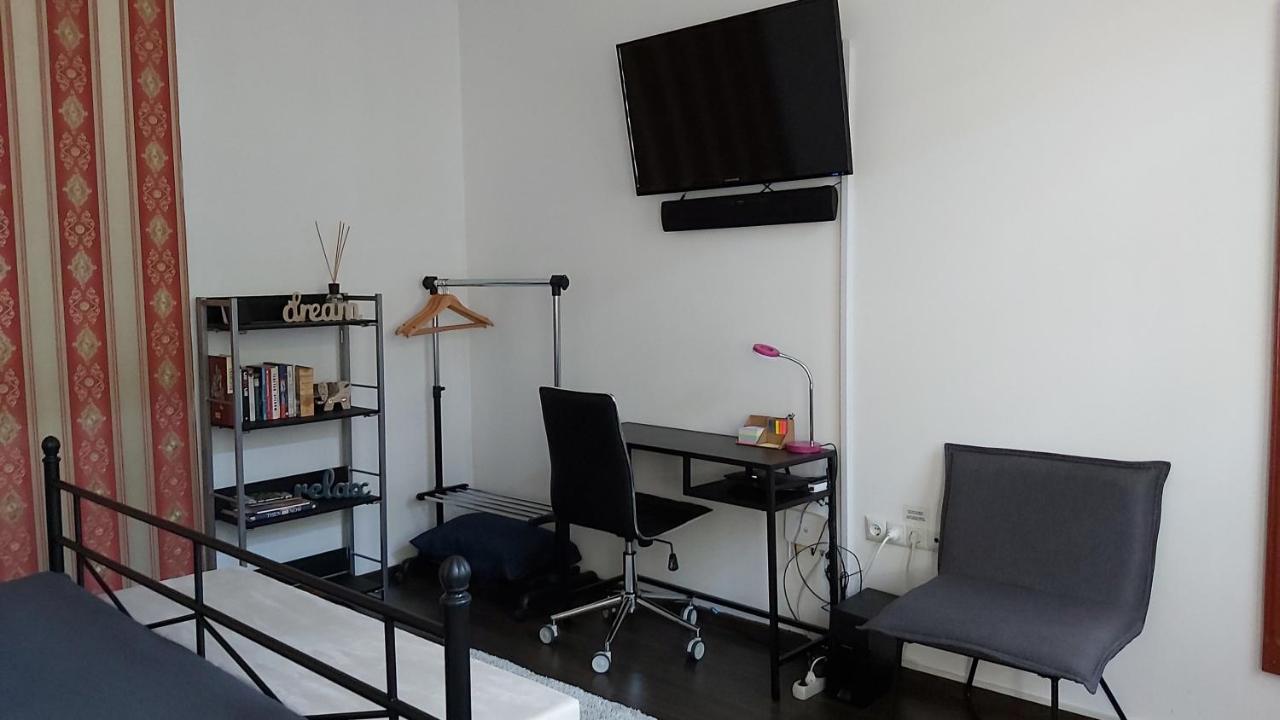 City Center Minimalist Apartment Oradea Exterior foto
